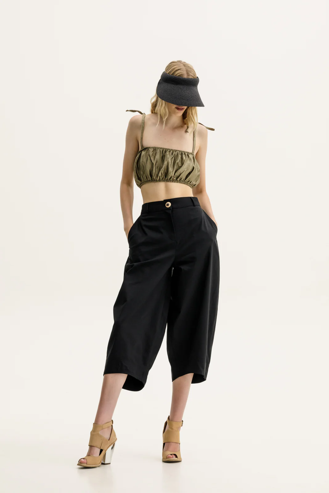 Chogan Cropped Pants Black